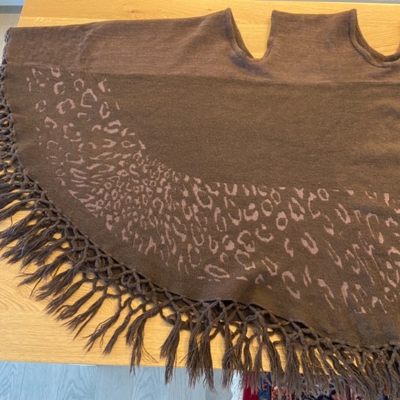 Brown Poncho - Picture 2 of 7